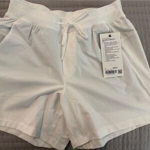 Lululemon Men’s Shorts | white with liner